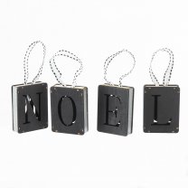 Lot de 4 sujets lettres "NOEL" à suspendre en bois noir