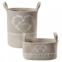Lot de 2 articles rangement déco, une corbeille et un panier coeur en tissu avec anses et broderie