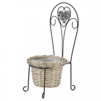 Petite chaise déco jardin en métal avec jardinière en osier et coeur suspendu H50cm